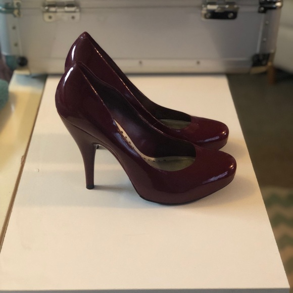 BCBGeneration Maroon Pumps - Picture 2 of 4